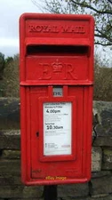 Photo 6x4 Close up, Elizabeth II postbox on Blackmoorfoot Road Postbox No c2018