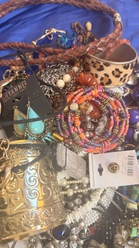 1 LB LOTs of Used Costume Jewelry Vintage to Modern Wearable 15-20 PCs