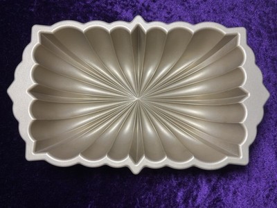 Nordic Ware Classic Fluted Loaf Pan 6 Cups 1.4L  Cast Aluminum Gold 10  X 5.5 