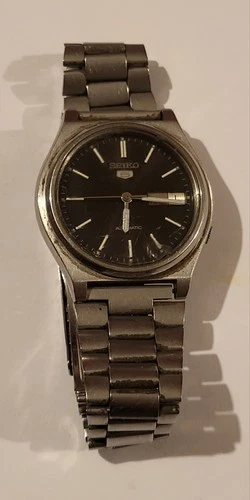 Vintage Seiko 5 Automatic 7009 3170 A2 black face 37mm date watch not working