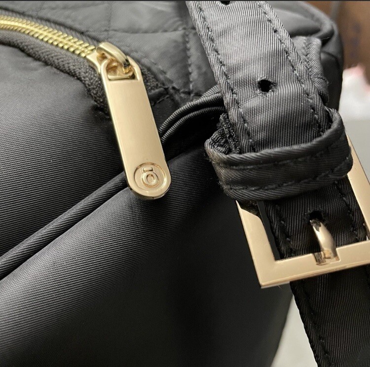 dōTERRA Classy Black gold accents Backpack essential oil  display picture 2