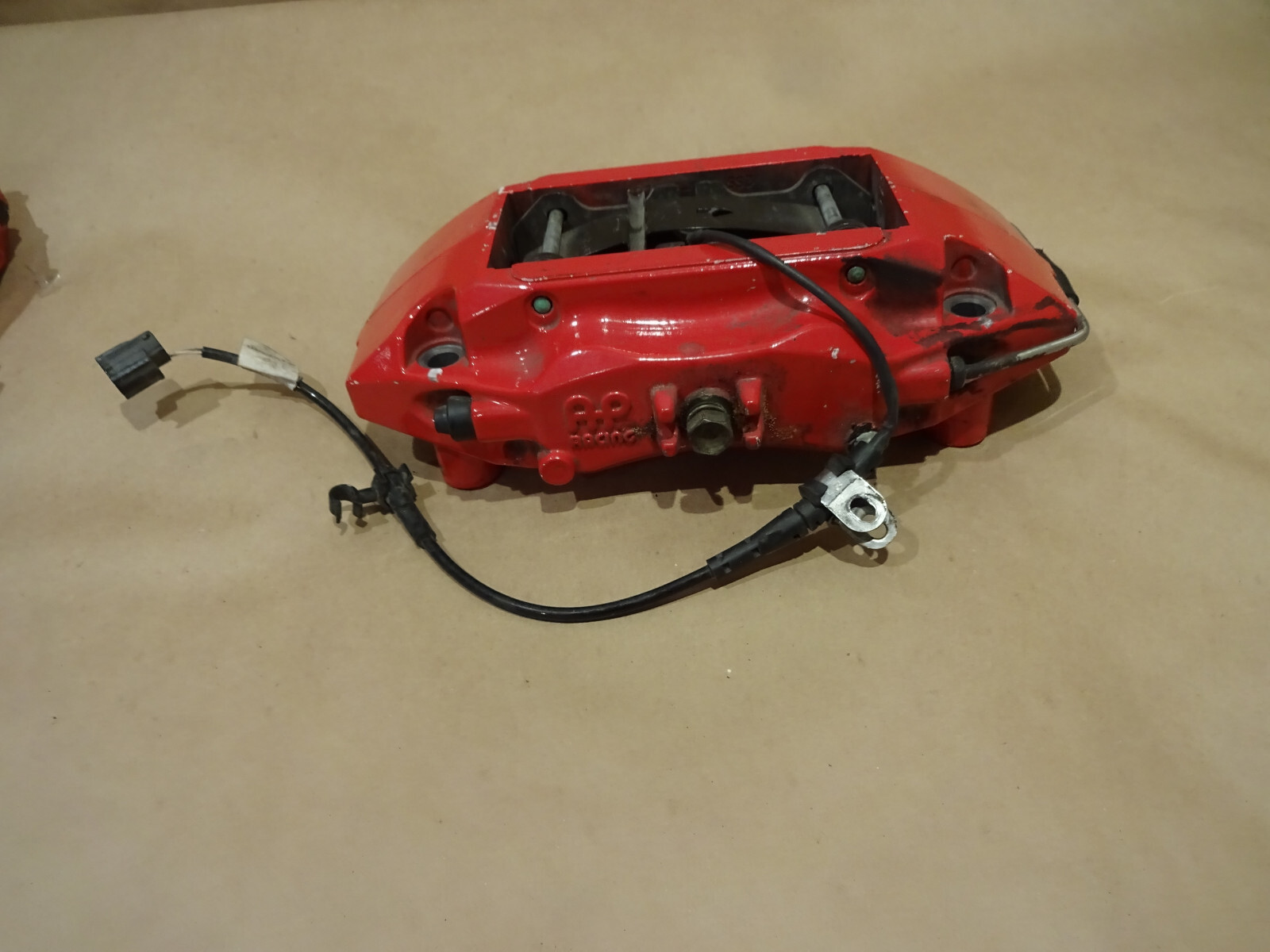 McLaren 650S - LH Rear Brake Caliper With Pads / CCM Red- P/N 11C0485CP R5