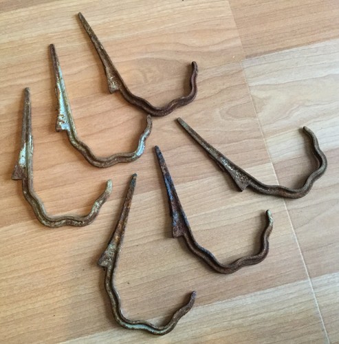 ANTIQUE VTG CAST IRON GUTTER BRACKET RAIN TROUGH HARDWARE HANGER METAL LOT OF 30 - Picture 6 of 12
