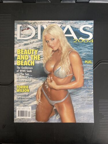*RARE* WWE Divas Magazine 2004 Swimsuit Special Torrie Wilson Trish Stratus Lita - Imagen 1 de 7