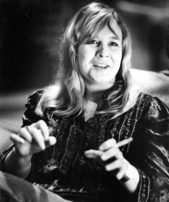 Sandy Denny Posed With A Cigarette 1975 OLD MUSIC PHOTO