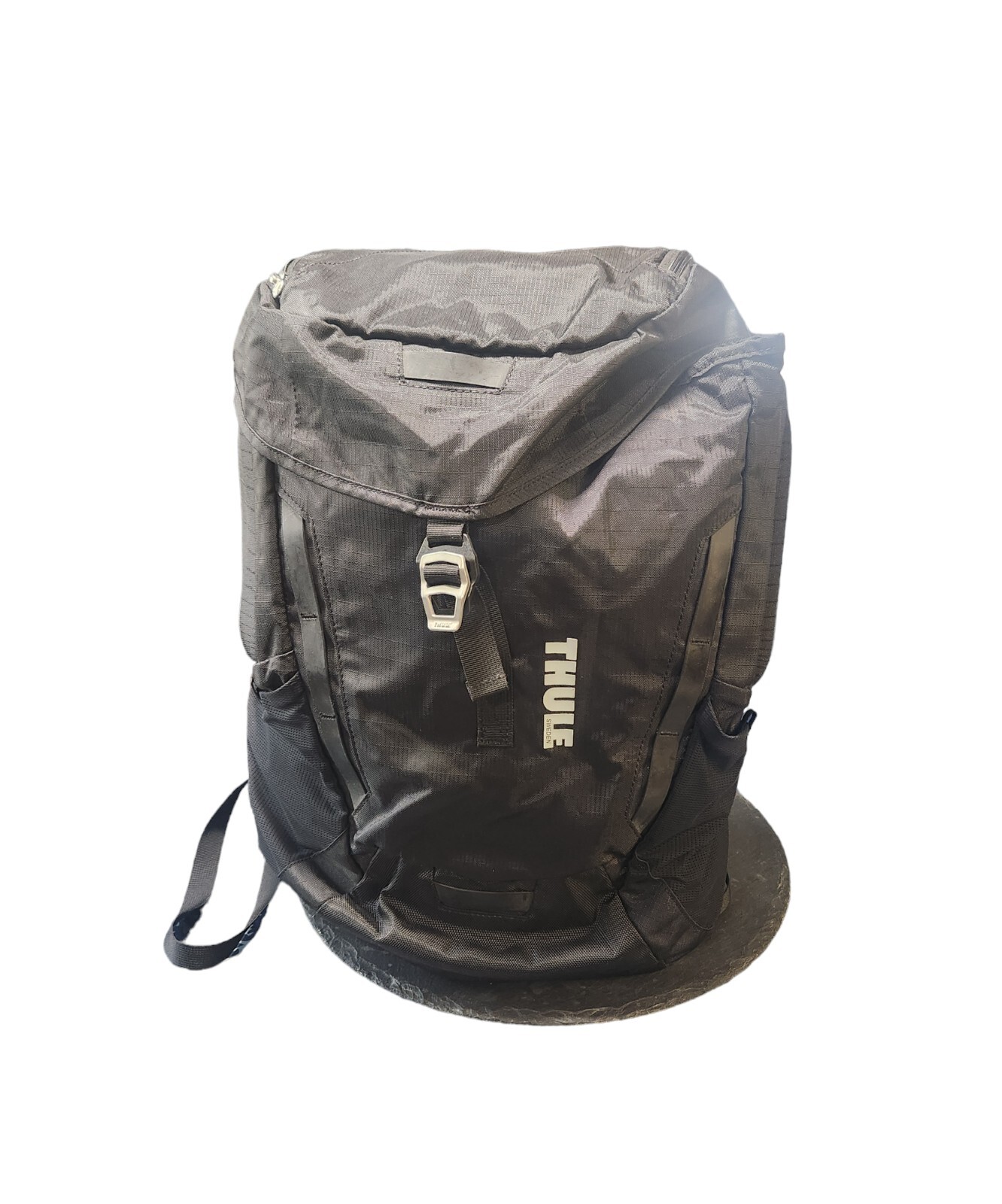 Thule Backpack Padded Hard Shell Pockets Pre Owned - image 1