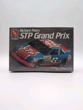 AMT Richard Petty STP Grand Prix 1/25 Model Kit
