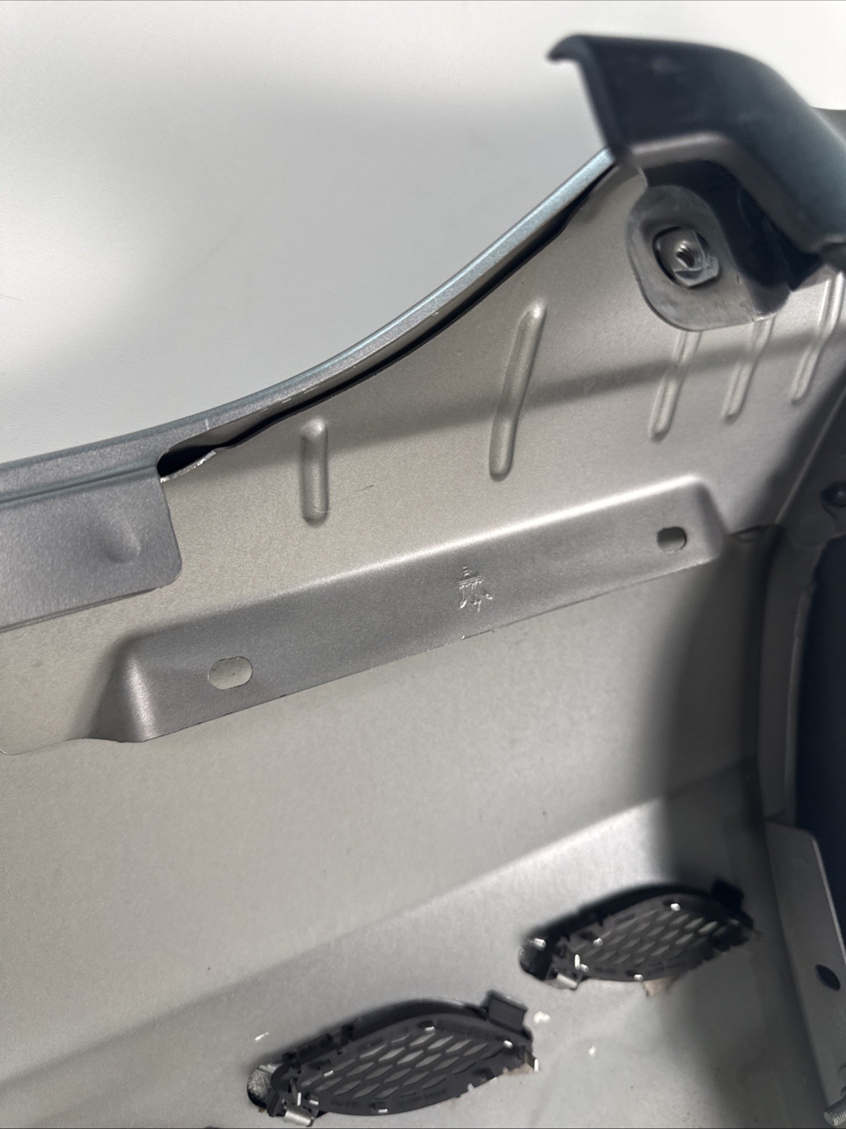 Maserati Quattroporte S Q4 2014-2024 Front Right Fender Silver P/N 103406