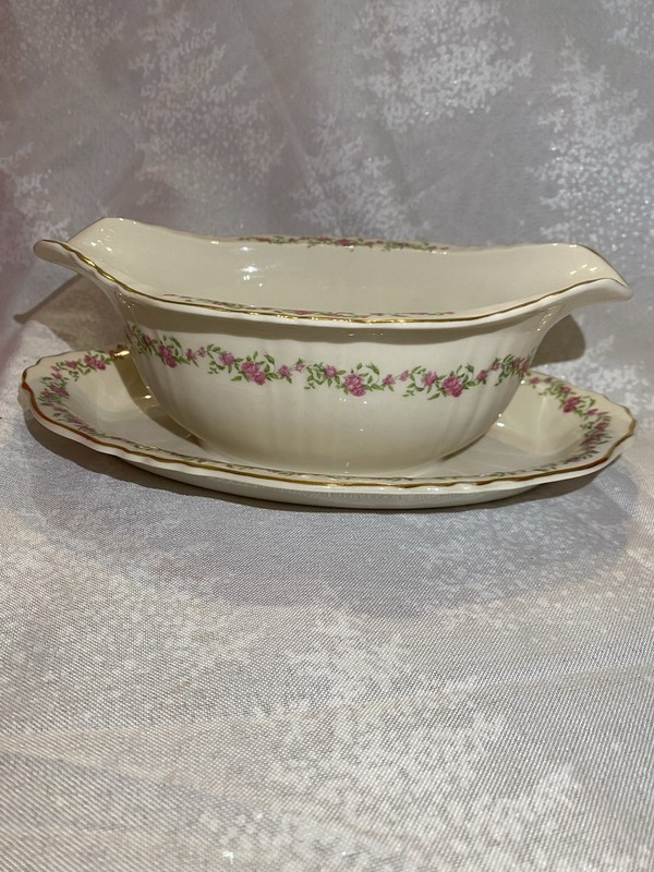 Vintage "Cynthia" Federal Shape Syracuse China Gravy Boat, USA, Pink Roses