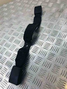 BMW 1 E87 Hintere mittlere Sitzschnalle 7069968 2.00 Petrol 2007 31816207