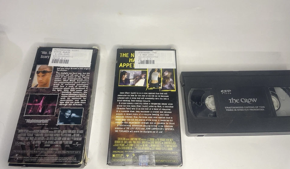 Lot of 3 VHS Tape Movies Horror, Sci-fi, Action The Crow, Pitch Black, Forsaken Foto 2 de 2