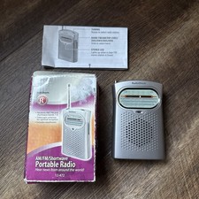 Radio Shack Portable Radio AM / FM / Shortwave Radio 12-472 in Box