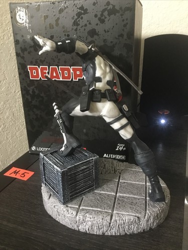 Loot Crate Exclusive Marvel Deadpool X-Force Variant Finders Keypers Statue - Picture 2 of 2