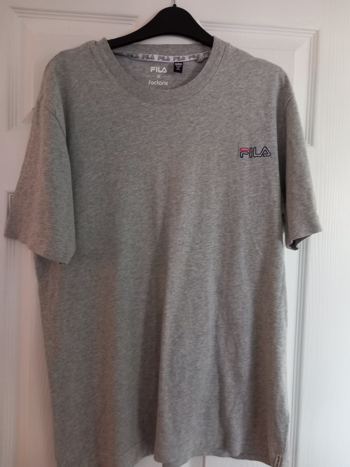 scatola 1001 t shirt da uomo grigia fila taglia large stati xl buone condizioni