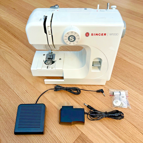 SINGER M1000 Sewing Machine / 32Stitch / Excellent Condition / TESTED