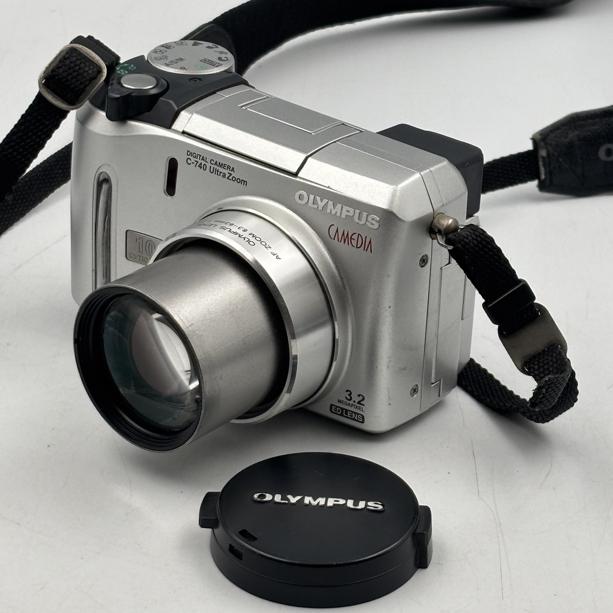 Olympus CAMEDIA C-740 38-380mm Ultra Zoom 3.2MP Digital Camera