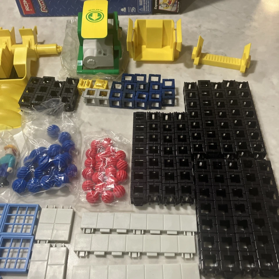 Rokenbok 2002 Power Rok-Lift 04314 Set Pre Owned with Box. One Piece Missing - Image 2 of 4