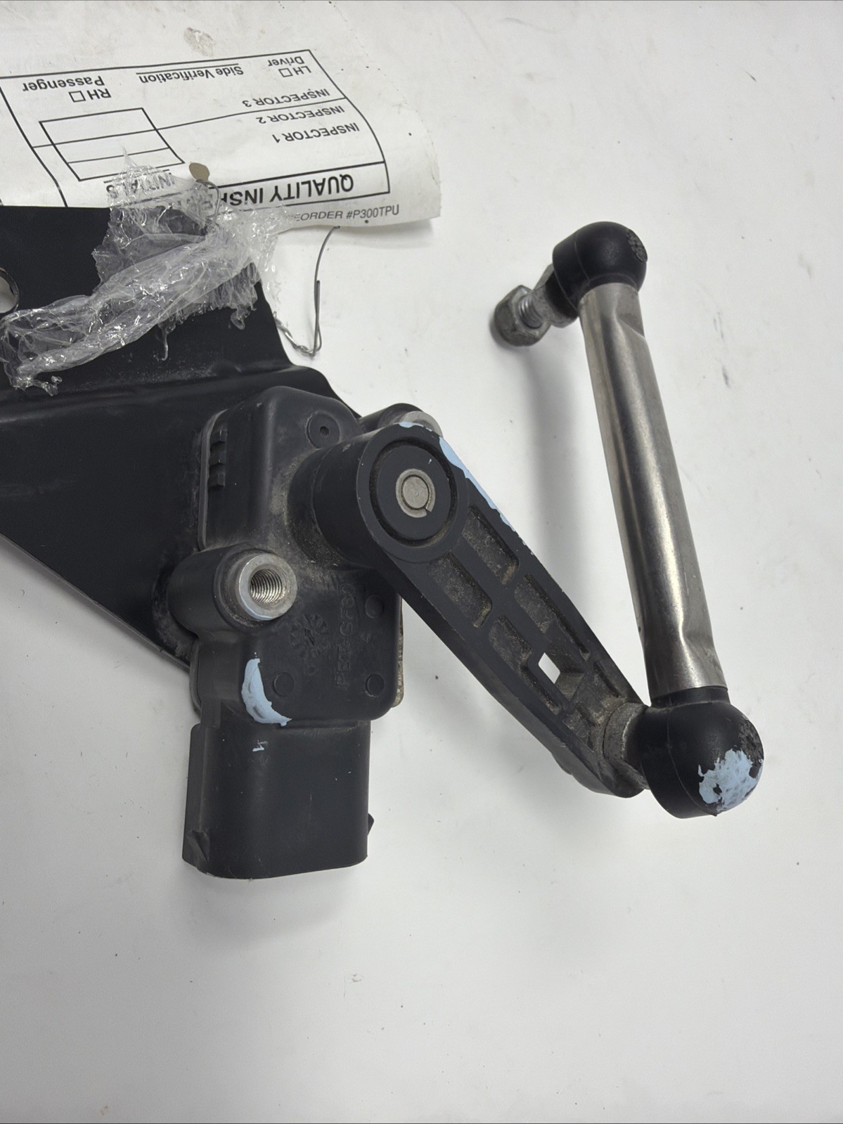 Maserati Levante 2017 Front Right Ride height sensor P/N 670037525