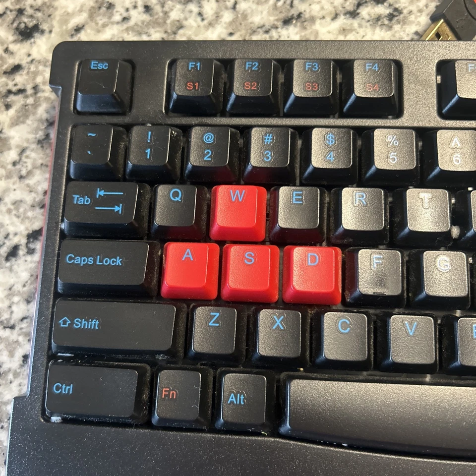 Tt Esports By Thermaltake Knucker - KB-KNK008 Gaming Keyboard - Image 3 of 4