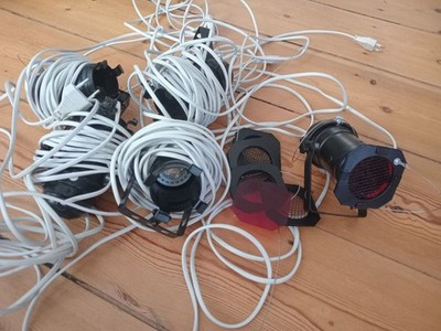 Ich biete 5 Strahler zur Dekoration eines Studios oder einer Wohnung an