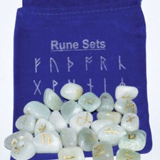 Green aventurine rune set