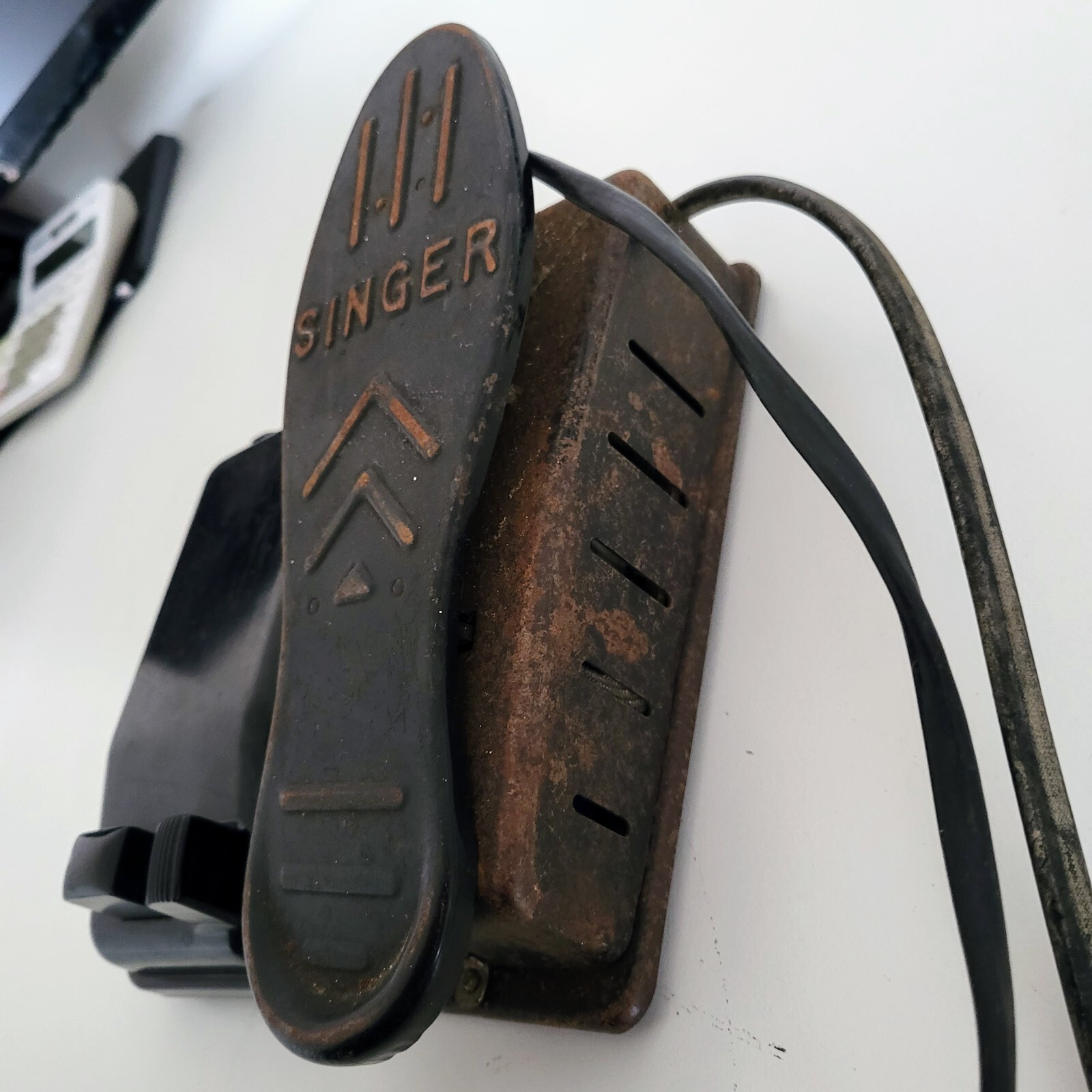 2 x Vintage Singer Sewing Machine Foot Control Pedals for Spares or