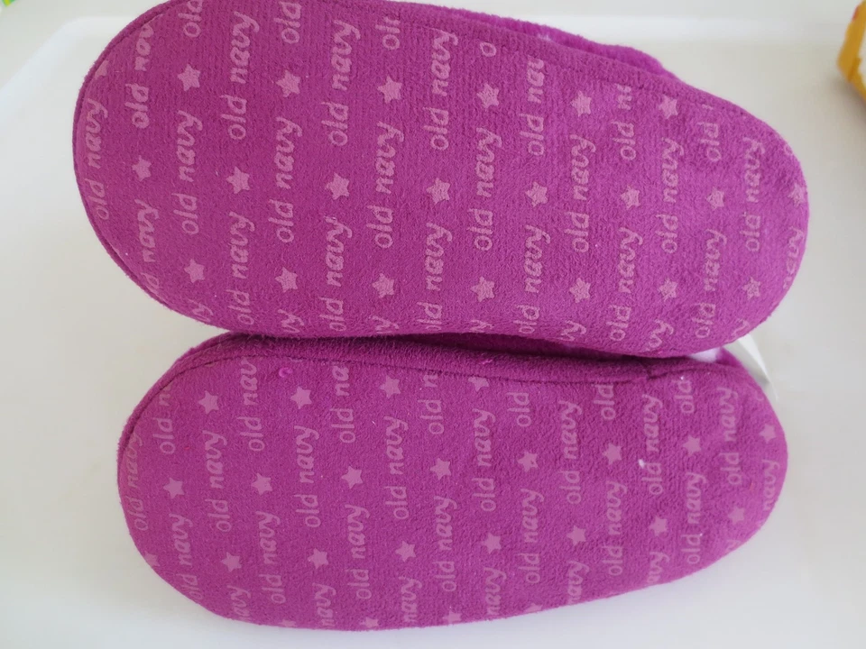 NEW Girl Medium Kids' Size 11 OLD NAVY Fleece Purple w/ Hearts Slippers Toddler - Image 3 of 3