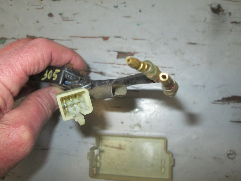 Conjunto de caja de fusibles OEM KAWASAKI 1983 - 1987 GPZ305 (EX305B) 26004-1026 Foto 3 de 4