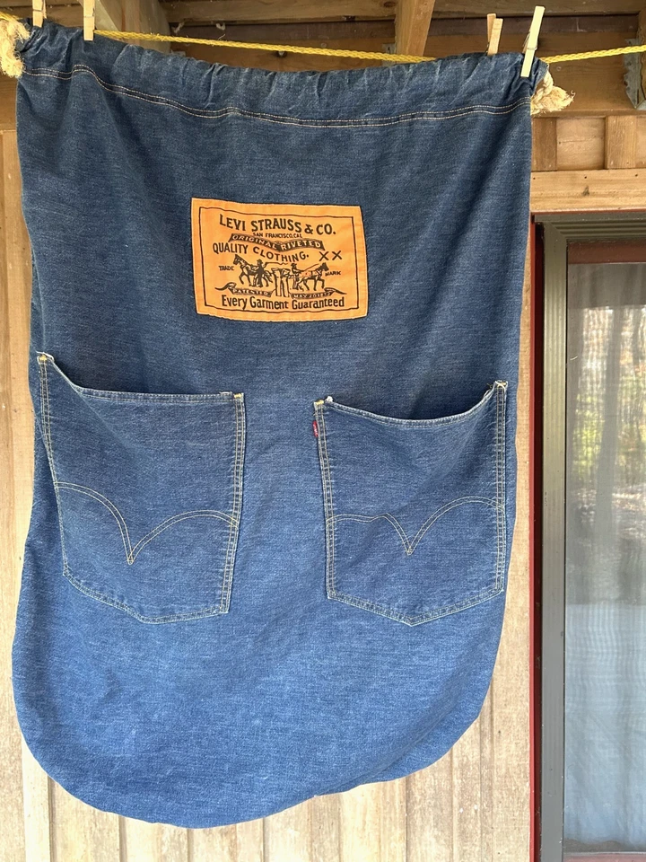 De colección Levi Straus & Co XL Azul Oscuro Denim Bolsa de Lavandería Bolsillos Etiqueta Roja En muy buena condición Foto 4 de 4