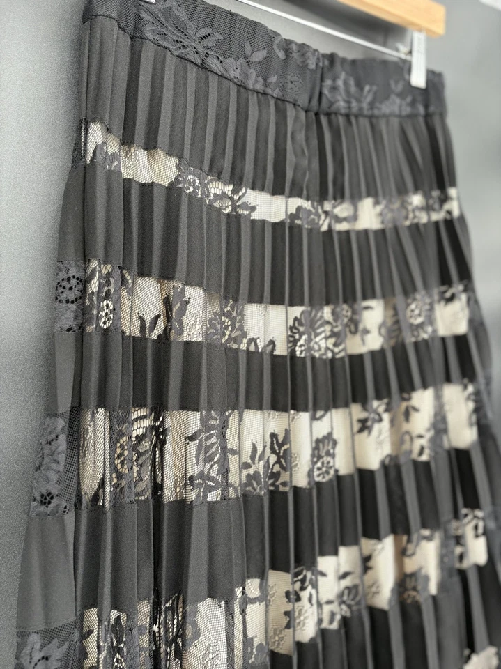 Falda midi plisada de encaje floral para mujer Antonio Melani 10 negra crema cóctel Foto 3 de 4