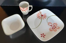 Corelle/Place Setting: Dinner Plate, Bowl, Mug/Pretty Pink/Retired/Excel Cond.