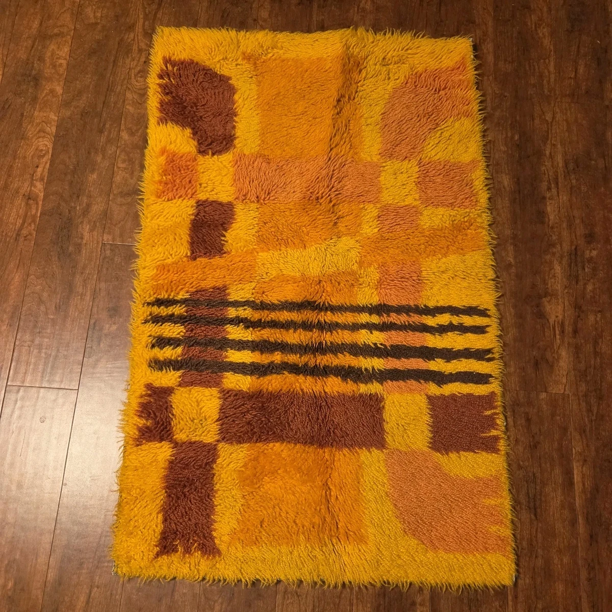 Mid Century Rug In Vintage, Retro & Mid-Century 1970s Collectibles