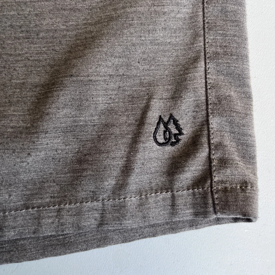 Free World Clothing Co. "Pantalones cortos chinos Discord relajados gris jaspeado 32"" poliéster" Foto 2 de 4