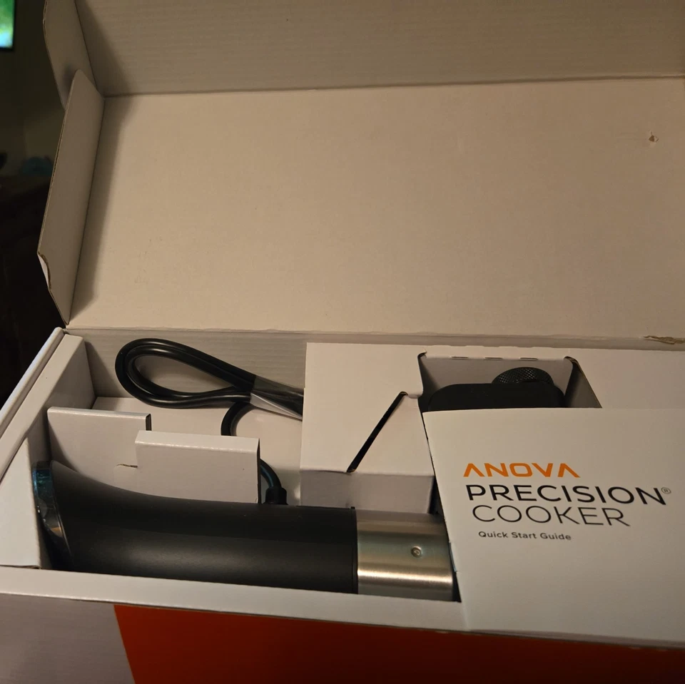 Cocina de precisión Anova sin usar en caja abierta Foto 2 de 2
