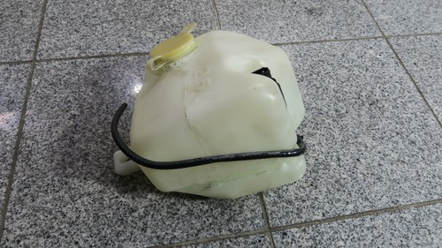 BMW E36 Waschwasserbehälter mit Pumpe 8372380 original