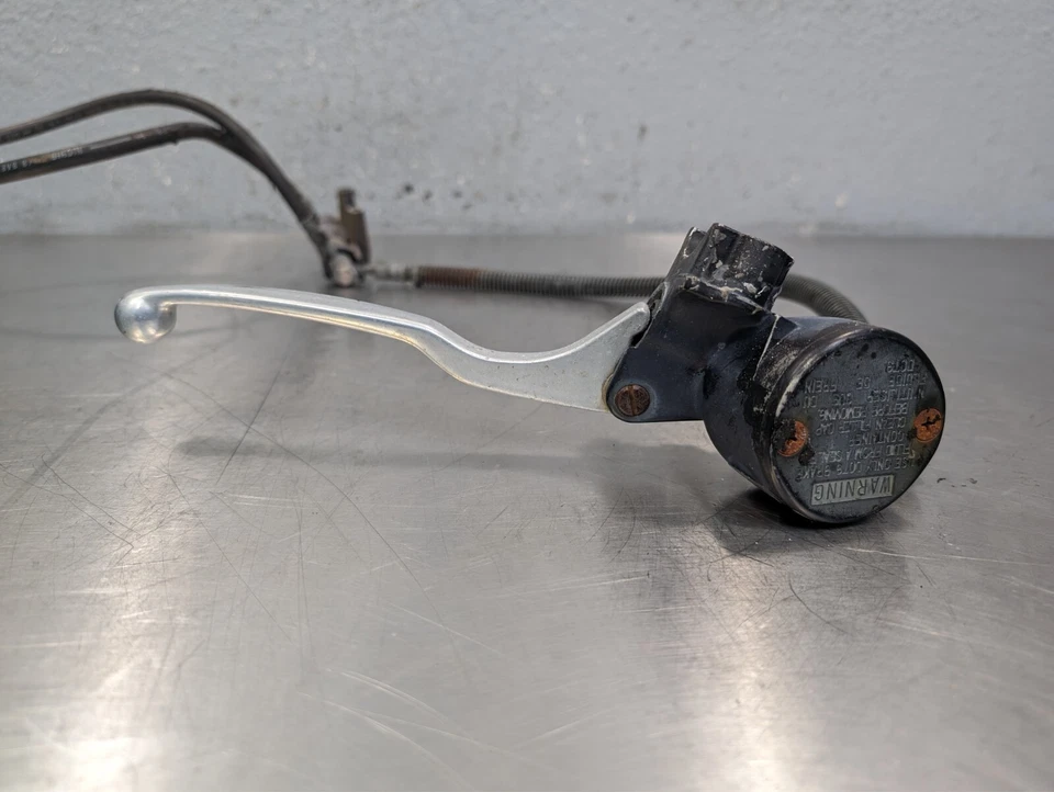 Kawasaki KZ1000P KZ 1000 P 1994 policía fabricante de equipos originales freno delantero pinzas de cilindro maestro Foto 2 de 4