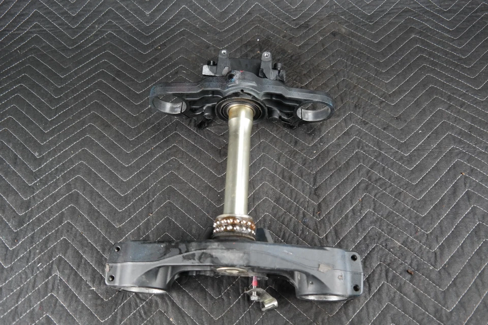 Abrazadera horquilla triple árbol Kawasaki Z H2 2020 44039-0197 44037-0195 SB16 Foto 2 de 4