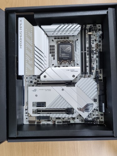 ASUS ROG Maximus Z790 APEX Intel LGA 1700 Gaming ATX Motherboard - White - 第 4/11 張圖片