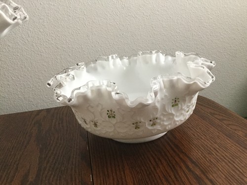 Selection of Beautiful Fenton Glass Bowls/Platter - See Pictures - Picture 8 of 19