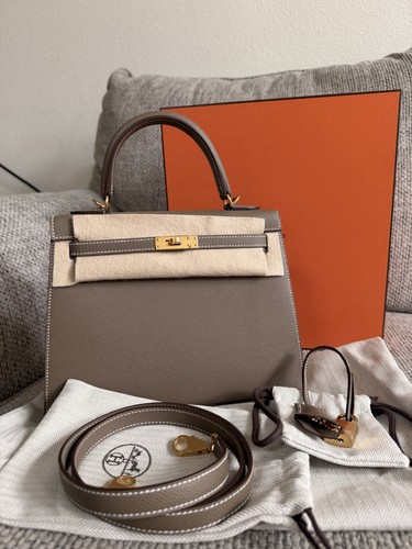 New w/ Receipt HERMÈS Etoupe Gold Hardware Kelly 25 Epsom Sellier , Stamp G-2026