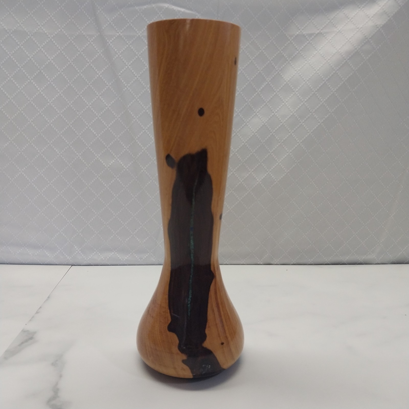 With Natural Variations And A Metal Insert