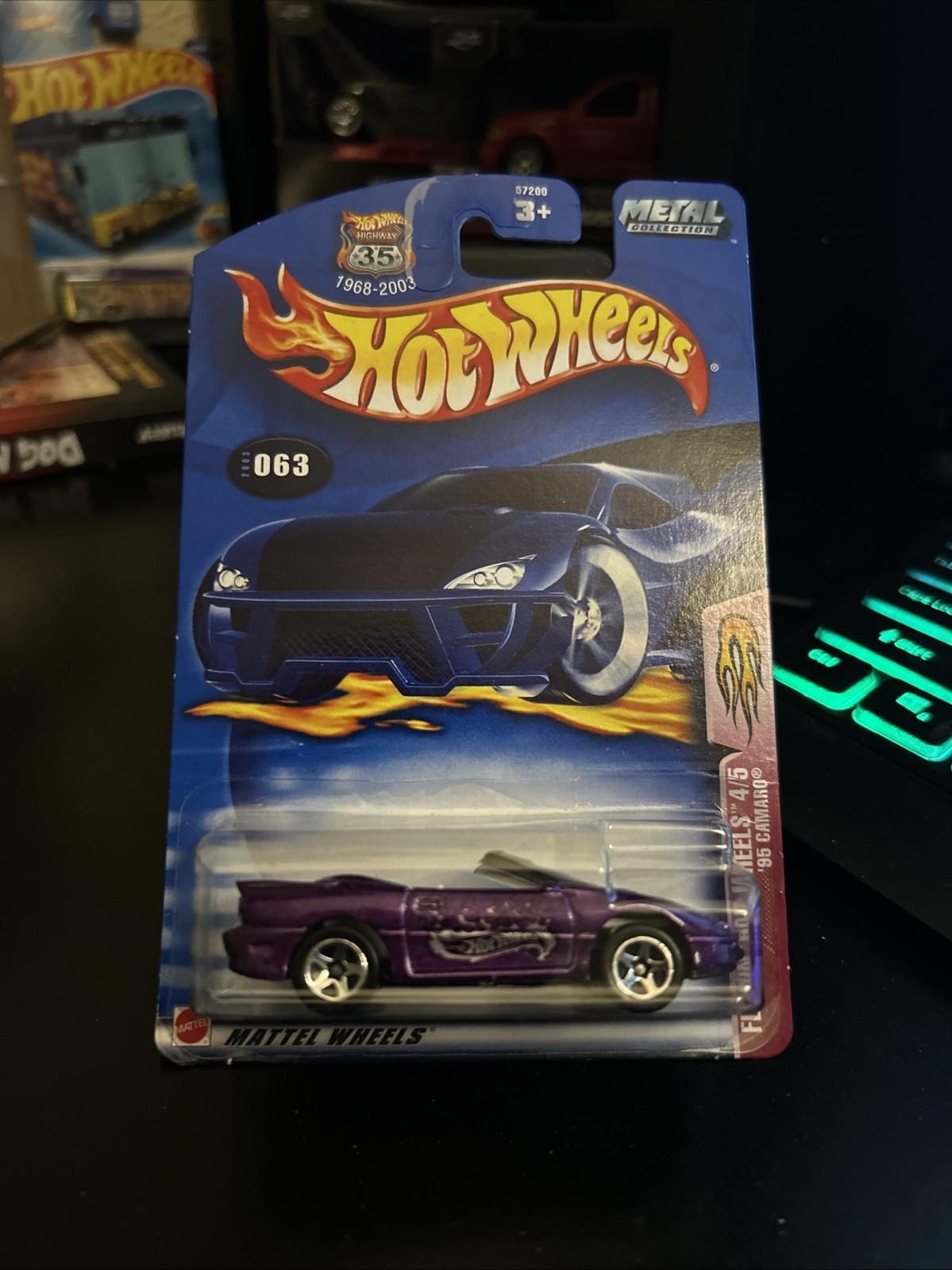 Hot Wheels '95 Camaro #063 Flamin' Hot Wheels 4/5 Purple Die-Cast Car 2003 W7