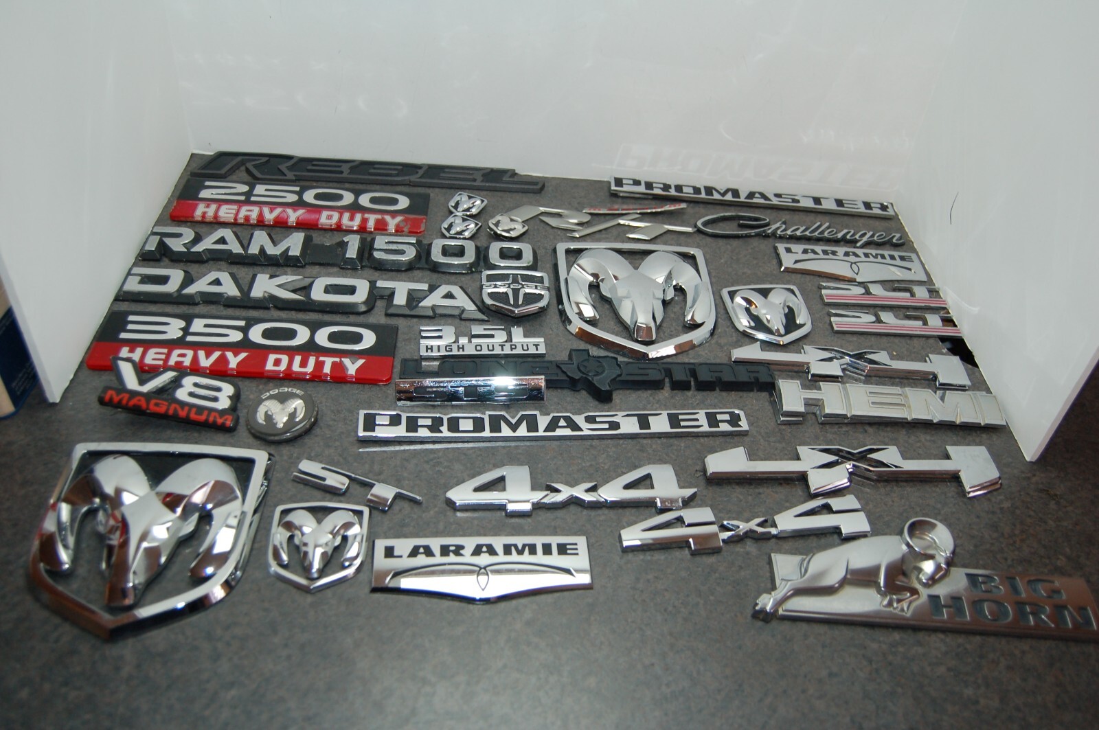 38 USED LOT OF DODGE AUTOMOTIVE PLASTIC EMBLEMS RAM PROMASTER LARAMIE 4X4 1500