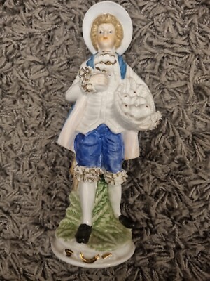 Satis-5 Porzellanfigur handbemalt viktorianisch Gentleman mit goldenem Rand Spitze