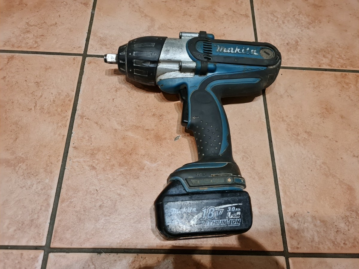 Clé à chocs Makita DTW450 18v LXT BATTERIE AH