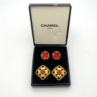 Orecchini Pietra Colore Coco Mark Autentici Chanel 95A/2_3 Set 2 Incisi con Scatola BA010168