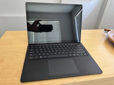 Microsoft Surface Laptop 4 (Model 1951) 13.5'' | i7 | 16GB RAM | 512GB SSD WIN11
