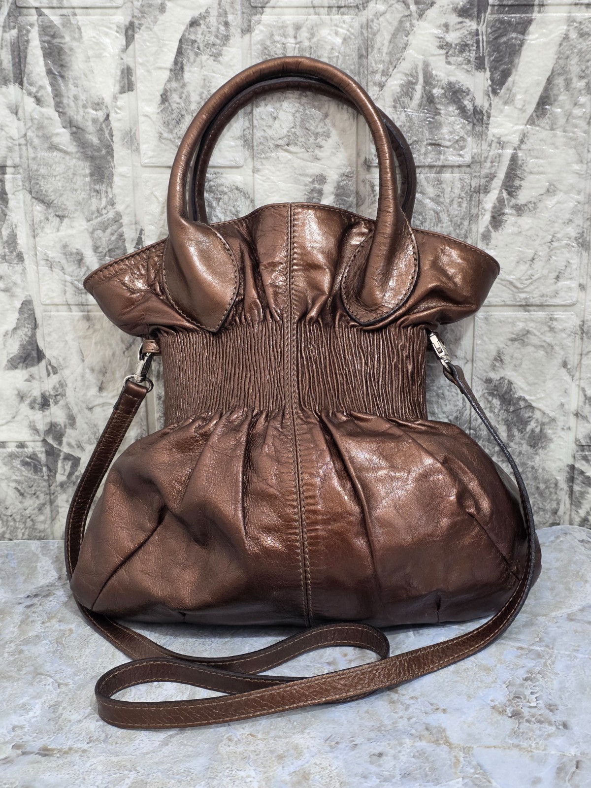 Borsa Donna Coccinelle in Vera Pelle Bronzo Metallizzato A Mano e Tracolla foto 3