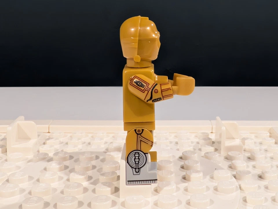 LEGO Star Wars UCS C-3PO Minifigure with Printed Arms SW1209 75341 75398 - Image 3 of 4