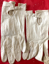 Off-White Leather Gloves with Pearl Buttons/ Made in Italy in the 60's/Fine